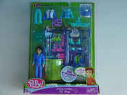 Polly Pocket Snow Cool Ski Shop Todd