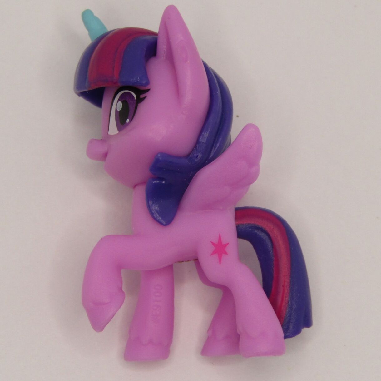 My Little Pony Rainbow Dash Potion Pony Figure -- 3-Inch Blue Pony Toy with  Brushable Hair, Comb, and Accessories - My Little Pony