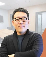 Chung Young-Woong ['"`UNIQ--nowiki-0000004B-QINU`"''"`UNIQ--nowiki-0000004C-QINU`"'