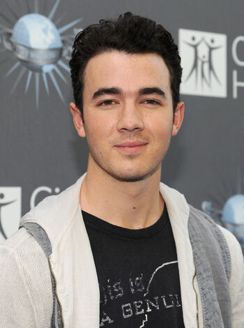 Kevin Jonas City Hope Honors Shelli Irving 08ImaXN-tYkl