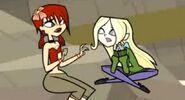 Dawn (Total Drama) reading Zoey's Aura revealing that she's an only child and also, creeping her out