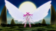 Nozomi Yumehara (Yes! PreCure 5) becomes Shinning Dream thanks to people who cheer on her and the Miracle Light.
