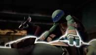 Leonardo (Teenage Mutant Ninja Turtles 2012 TV series) using the Healing Hands technique like Splinter.