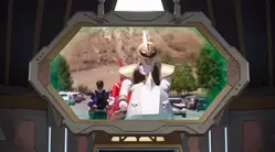 Adam i Mighty Morphin Power Rangers widziani w bazie danych Legendarnych Rangersów.