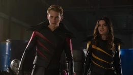 Power-Rangers-Beast-Morphers-Blaze-Roxy