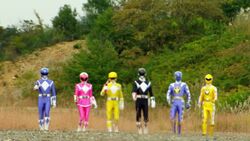 The 4 Zyurangers and 2 Abarangers arriving to aid the Kyoryugers and their leaders.