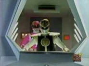 WhiteShogunzordwithPinkCockpit.jpg (5 KB) White and Pink Rangers in the cockpit.