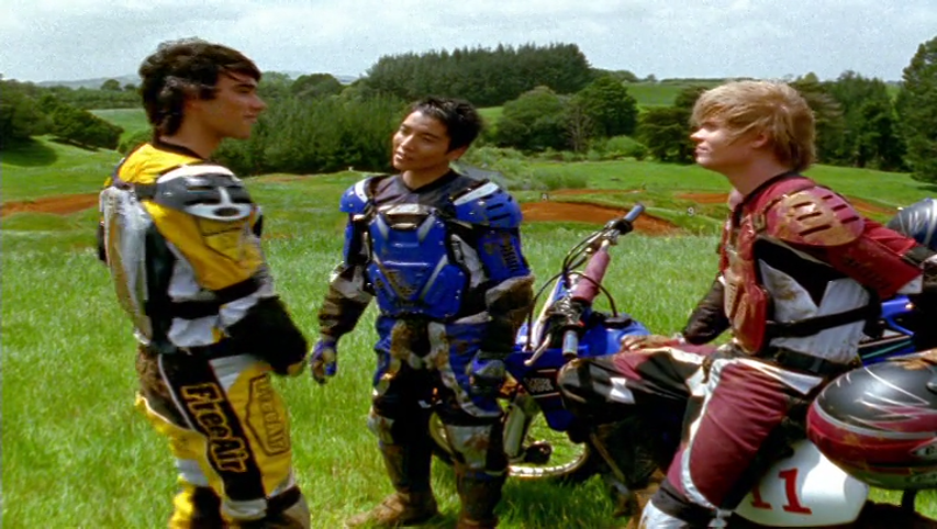 https://static.wikia.nocookie.net/powerrangers/images/3/39/PRNS_Looming_Thunder.png/revision/latest?cb=20190306115735