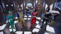 Izzy staje się Zielonym Rangerem Kosmicznej Furii.