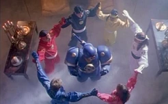 Rangersi zyskują moc Ninja.