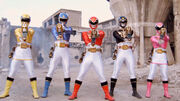 Power-rangers-megaforce-weapons-clip-16x9