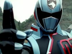 Power Rangers SPD: ¿Cómo Doggie Kruger mete su cabeza en el casco de Shadow  Ranger?