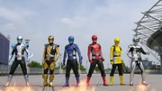 The Go-Busters teaming up with Space Sheriff Gavan Type G.