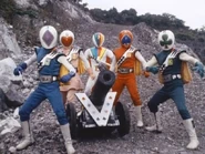 JAKQ contemplate how Big Bomber won't work on Mantis.jpg (226 KB) J.A.K.Q. contemplate how Big Bomber won't work on Mantis