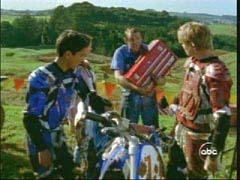 Hunter i Blake poznają Perry'ego.