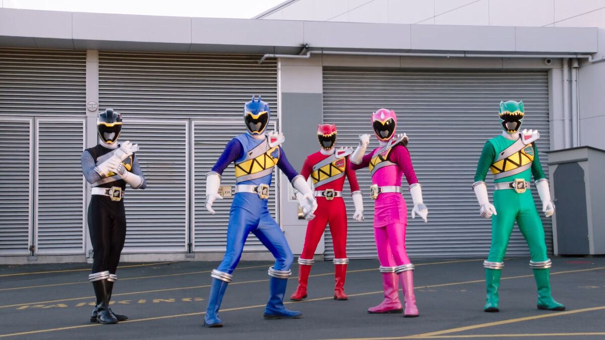 Несется четверка могучих. Power rangers megaforce красный. Рейнджеры могучие рейнджеры. Мстители величайшие герои земли марвел. Несется четверка могучих.