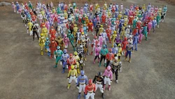 The 34 past  groups forming a triangle to battle the  in the Legend War