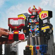 Super 7 Super Cyborg Megazord Normal with Power Sword and chest removed alternative shot