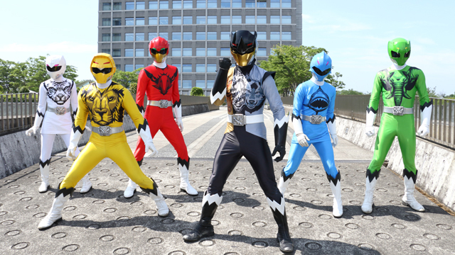 https://static.wikia.nocookie.net/powerrangersfanon/images/6/60/Zyuohgers%2BZyuohTheWorld.jpg/revision/latest?cb=20160917172659