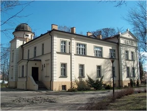 Główny budynek - niegdyś folwark Palaczy