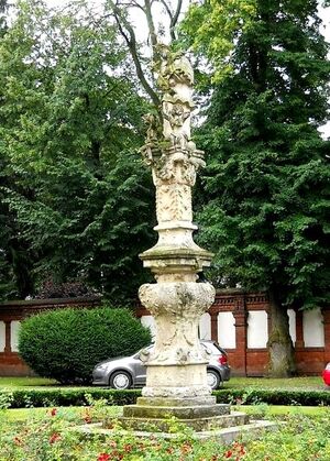 Figura-Jana-Nepomucena-p.Pałacem-Arcb.-1