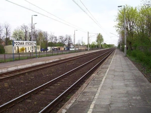 Widok peronów stacji