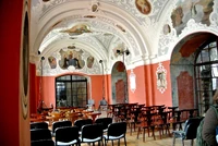 Fara - wewnątrz - loggie nad nawami