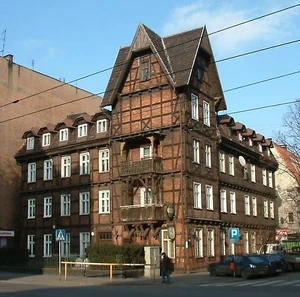 Charakterystyczna kamienica w pruskim stylu