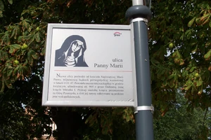 Tablica informacyjna przy skrzyżowaniu z 