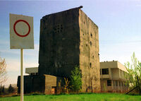008 - Poniemiecka centrala telefoniczna z czasów II wojny, ze zbrojonego betonu, która stoi na osiedlu Kosmonautów
