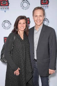 Avec sa femme "Television Out of the Box" (14 avril 2012)