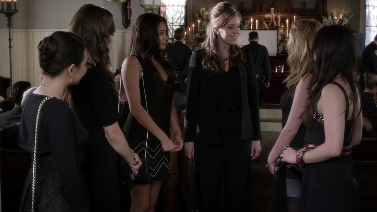 Enterrement de Wilden Wiki Pretty Little Liars Fandom