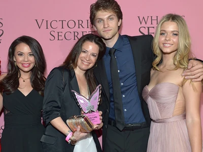 Avec Janel Parrish, Holly Marie Combs & Sasha Pieterse Victoria's Secret 7th Annual (10 mai 2012)