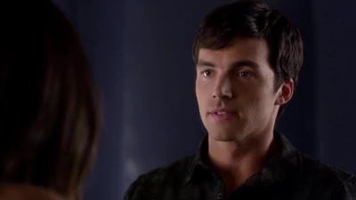 Dans Fuis, Ali, Fuis