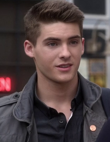 マイク モンゴメリー Pretty Little Liars Wiki Fandom マイク モンゴメリー Pretty Little Liars Wiki Fandom