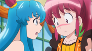 Hime le replica a Megumi que le vio compartir un pastel con Blue y ella se sonroja