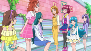 Megumi y las demás le dicen a Haruka que crea en el poder del canto y el baile