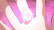 The Heart Kuru Ring appears on Manatsu's finger