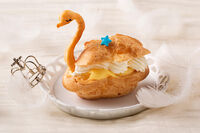 Swan Cream Puff