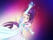 Windy quita los anillos de debajo de su brazalete...