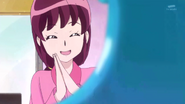 Mama de Megumi, diciendole a Hime que verdaderamente parece toda una princesa