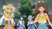 Yura, Minami, Sei y Kirara observando a Dyspear