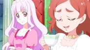Haruka y una Cure legendaria.jpg (227 kB) Chieri hablando con Haruka