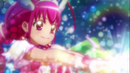 Cure Happy usando el ataque "Liberar Recuerdos Brillantes de Pretty Cure"