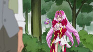 Cure Scarlet llega justo cuando Haruka huye de Kanata