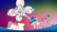 Las Pretty Cure y sus mascotas frente al Conjunto Sinfónico en su primera aparición