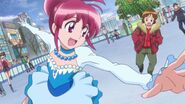 Мегуми катается на коньках