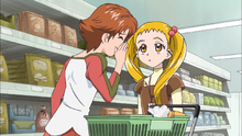 Rin advising Urara not to drink the grape juice