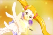 Urara activando su Pinky Catch en la transformación
