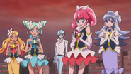 Las Aloha Pretty Cure, Cure Mirage y Cure Tender dando poder a Lovely